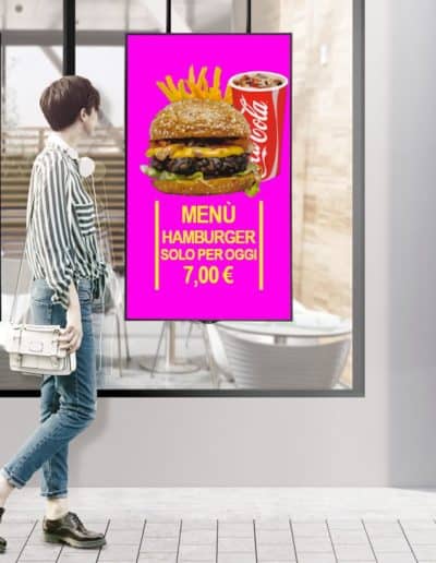 Monitor da vetrina digitale