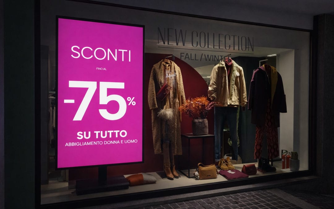 Monitor per vetrine: tutto quello che devi sapere per trasformare la tua vetrina in un magnete per clienti
